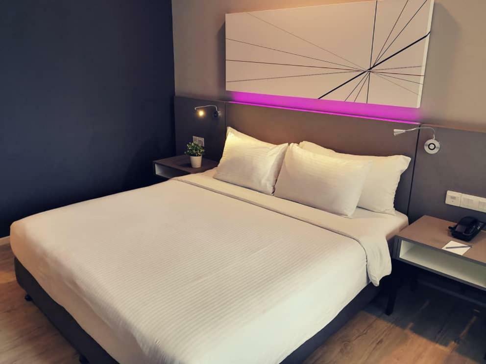 פטלין ג'איה The 12 Suites @ Empire Damansara מראה חיצוני תמונה